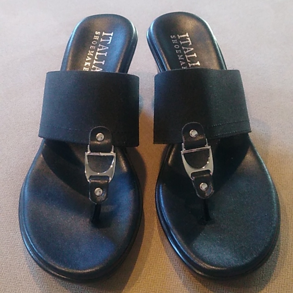 Italian shoemakers black wedge thongs sz8
